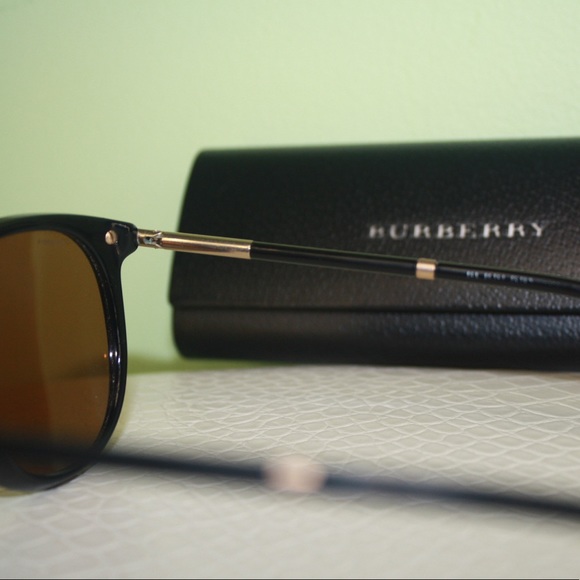 Burberry Sunglasses - Picture 5 of 9